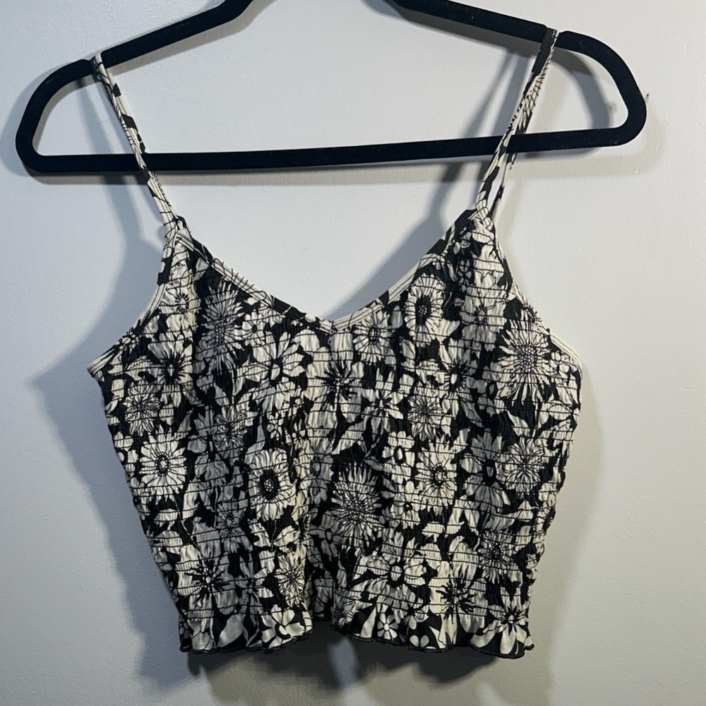 New without tags Women’s American Eagle floral crop tank top
